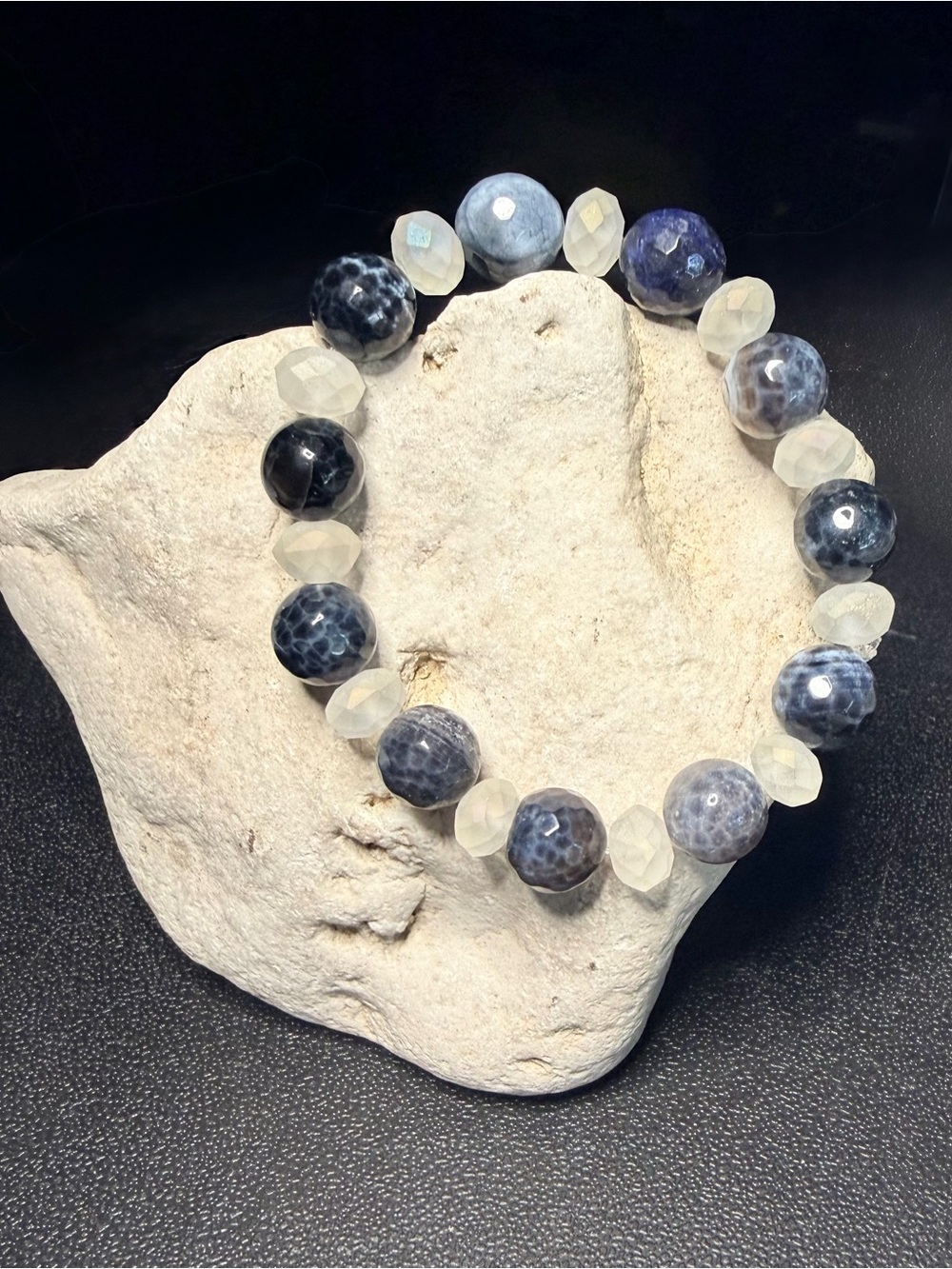 ✨Hand Crafted✨Blue and White Beaded Stretch Bracelet